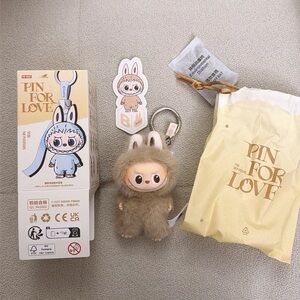 🤎POP MART THE MONSTERS B -Pin for Love Servies Vinyl Plush Pendant